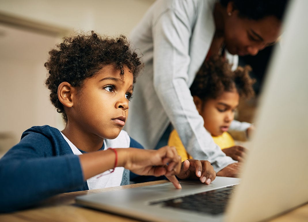 boy-focusing-on-computer